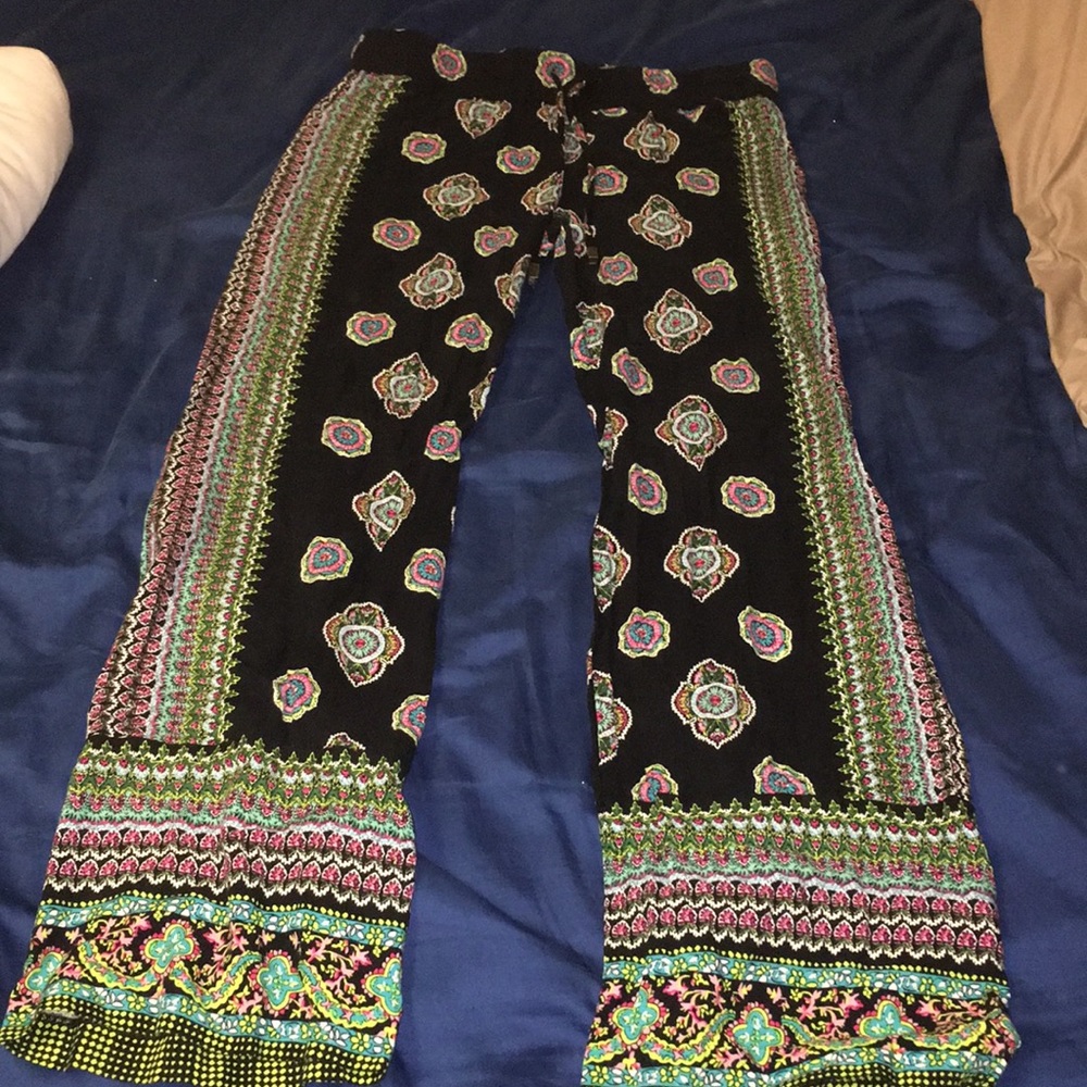 Patterned straight-legged pants